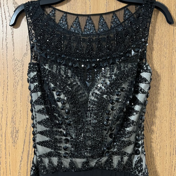 Formal dress - Picture 4 of 4